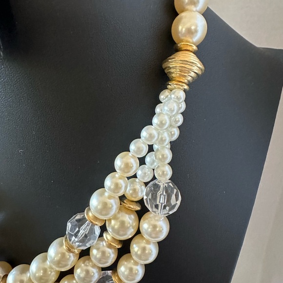 Faux pearl clear plastic beads with gold tone detail layered necklace - Picture 2 of 6